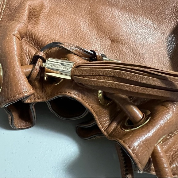 MICHAEL KORS Soft Pebbled Leather Ring Handle Bag - Picture 8 of 15